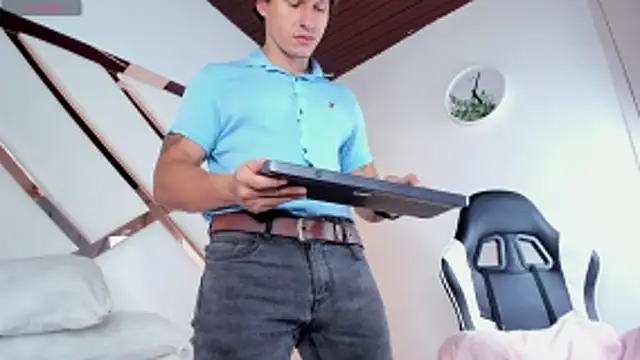 Snapshot of Justin_valverde chatting on 02-12-26, 07:35 Justin valverde online show from 02-12-26, 07:35