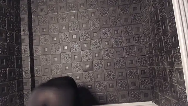 Yvonny27 online show from 11-17-25, 06:39