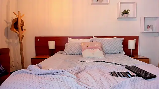 Cat  Moon   online show from 11-21-25, 09:03