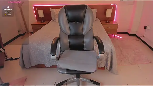 Cat  Moon   online show from 12-19-25, 08:11