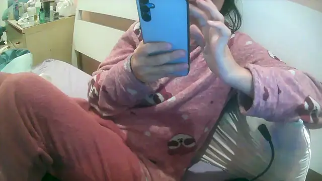 Snapshot of Honeyjuice73 chatting on 12-03-25, 07:35 Honeyjuice73 online show from 12-03-25, 07:35