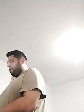 Snapshot of Eduar0015 chatting on 10-14-25, 01:06 Eduar0015 online show from 10-14-25, 01:06