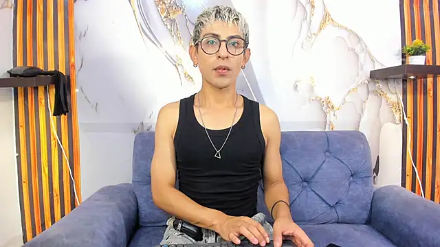 Axiel LatinBoy online show from 10-22-25, 03:28