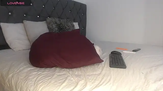 Snapshot of LittleAli03 chatting on 11-28-25, 07:19 LittleAli03 online show from 11-28-25, 07:19