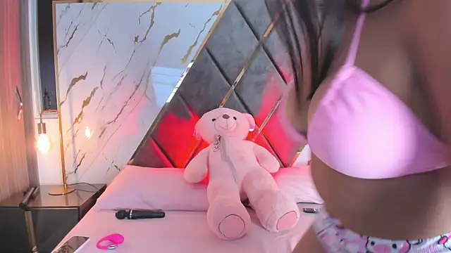 Snapshot of sarayofficial chatting on 02-22-26, 04:26 sarayofficial online show from 02-22-26, 04:26