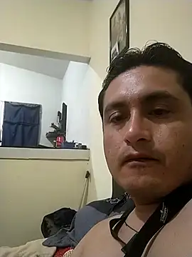 Snapshot of checheludo23 chatting on 10-31-25, 11:22 checheludo23 online show from 10-31-25, 11:22