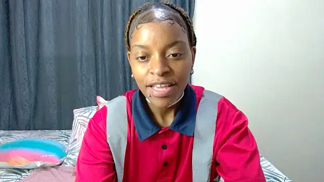 Snapshot of fifiqueen25 chatting on 03-26-26, 07:39 fifiqueen25 online show from 03-26-26, 07:39