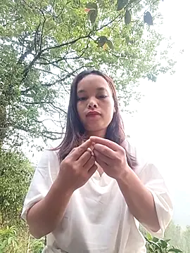 Nguyet2k4 online show from 04-16-26, 11:07