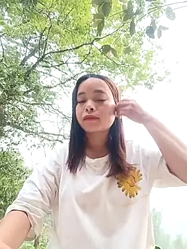 Nguyet2k4 online show from 04-13-26, 11:09