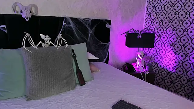 mariianna lopez  online show from 10-29-25, 06:18