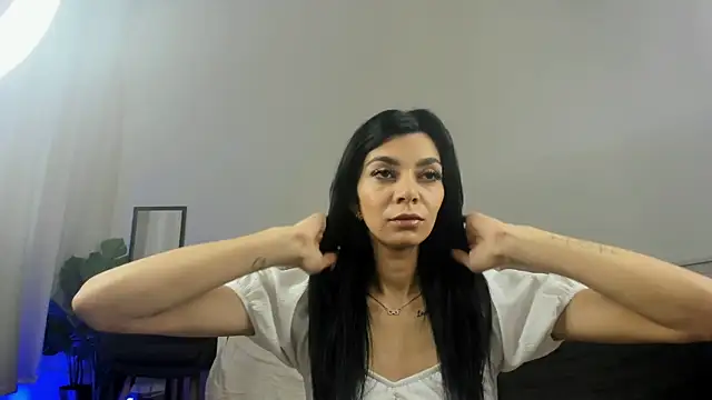 ReneeVoss online show from 03-25-26, 05:07