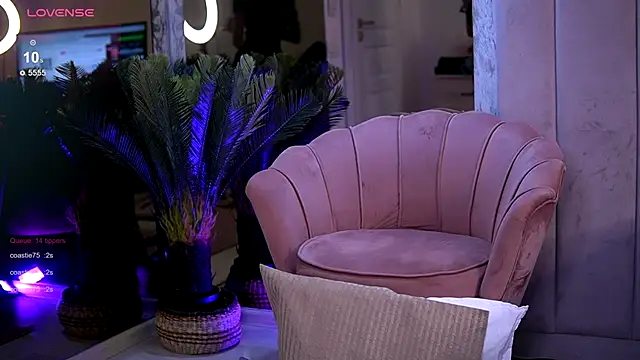 ReneeVoss online show from 10-21-25, 03:55