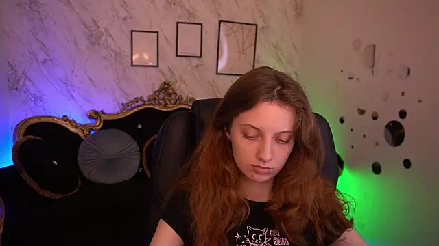 Snapshot of CuteeFoxy chatting on 05-26-26, 12:58 CuteeFoxy online show from 05-26-26, 12:58