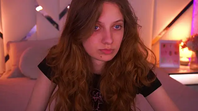 Snapshot of CuteeFoxy chatting on 05-11-26, 01:23 CuteeFoxy online show from 05-11-26, 01:23