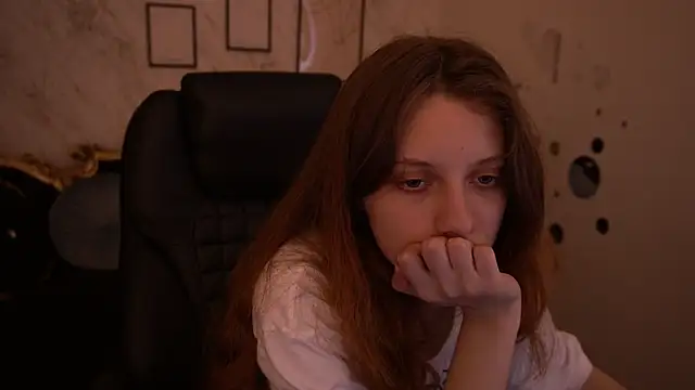 Snapshot of CuteeFoxy chatting on 05-27-26, 12:34 CuteeFoxy online show from 05-27-26, 12:34
