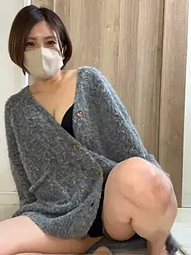 Snapshot of Io_chaaan_xxx chatting on 11-18-25, 01:43 Io chaaan xxx online show from 11-18-25, 01:43