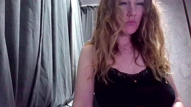 Snapshot of Reed-velvet chatting on 05-20-26, 07:00 Reed-velvet online show from 05-20-26, 07:00