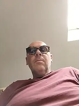 Snapshot of nicolaspgarnier chatting on 05-12-26, 12:00 nicolaspgarnier online show from 05-12-26, 12:00