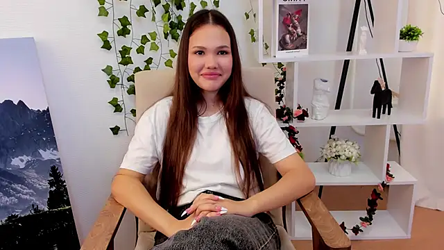 Snapshot of LynnaLowrance chatting on 10-15-25, 05:50 LynnaLowrance online show from 10-15-25, 05:50