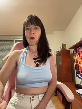 Snapshot of AlanaRius18 chatting on 12-04-25, 09:41 AlanaRius18 online show from 12-04-25, 09:41