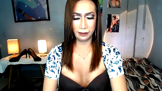 littleredbunny27 online show from 04-08-26, 07:04