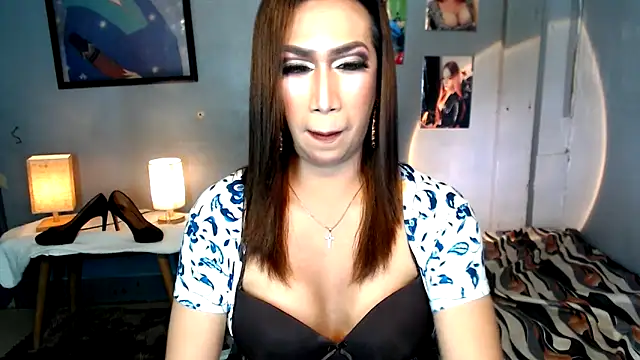 littleredbunny27 online show from 04-07-26, 05:48