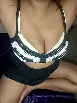 Snapshot of payal_mittal chatting on 10-17-25, 07:44 payal mittal online show from 10-17-25, 07:44