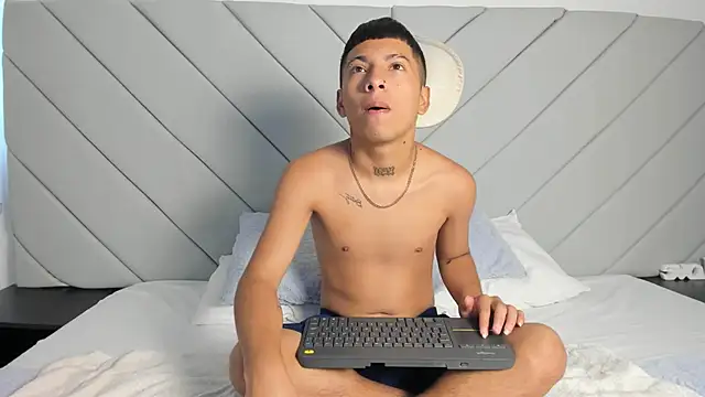 little kris1 online show from 11-11-25, 12:44