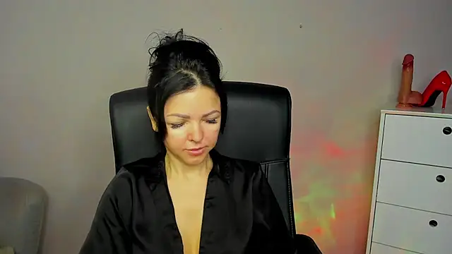 Mollybloom40 online show from 12-22-25, 08:47