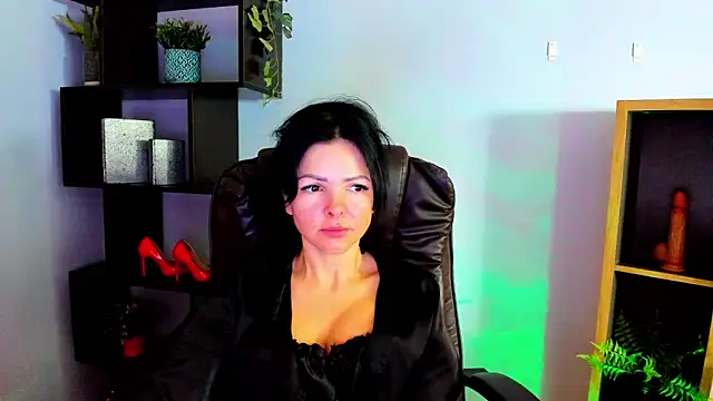 Mollybloom40 online show from 12-18-25, 08:52