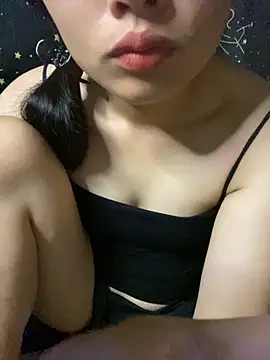 Snapshot of -HaLinh chatting on 10-23-25, 10:14 -HaLinh online show from 10-23-25, 10:14
