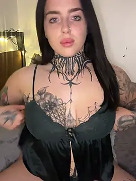 Snapshot of lucycoxxoxo chatting on 07-14-26, 10:27 lucycoxxoxo online show from 07-14-26, 10:27
