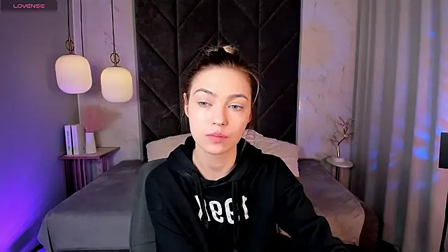 Snapshot of AlysiaSun_ chatting on 03-28-26, 01:23 AlysiaSun online show from 03-28-26, 01:23
