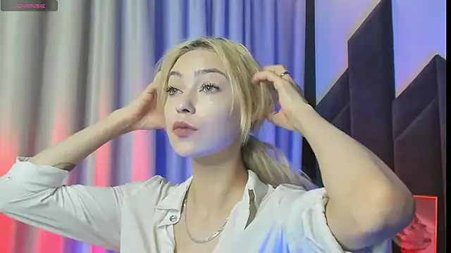 Snapshot of AlysiaSun_ chatting on 06-17-26, 01:10 AlysiaSun online show from 06-17-26, 01:10