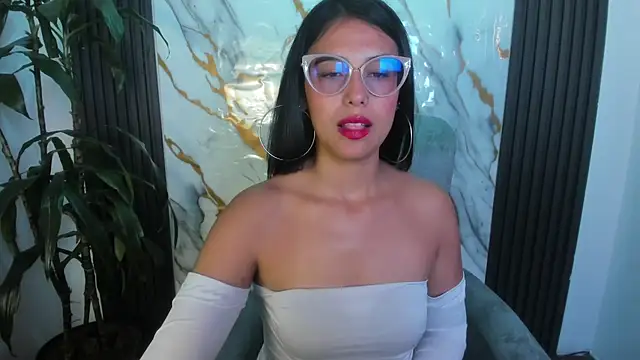 Snapshot of Sub_Scarlett chatting on 02-11-26, 01:44 Sub Scarlett online show from 02-11-26, 01:44