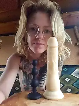DeesseLilli online show from 10-14-25, 04:18
