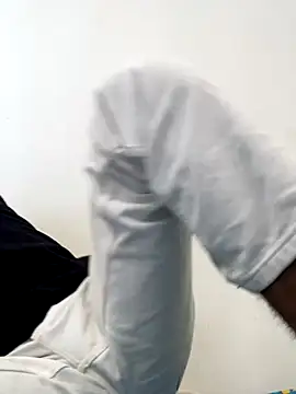 Muchachito18 online show from 10-15-25, 04:04