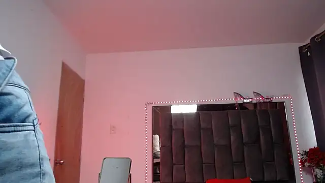 Snapshot of Salmma_Milf chatting on 06-10-26, 11:44 Salmma Milf online show from 06-10-26, 11:44