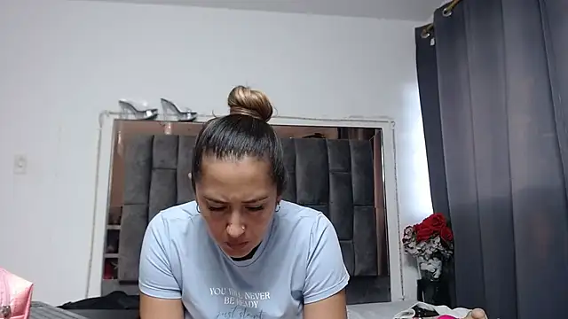 Snapshot of Salmma_Milf chatting on 05-20-26, 11:40 Salmma Milf online show from 05-20-26, 11:40
