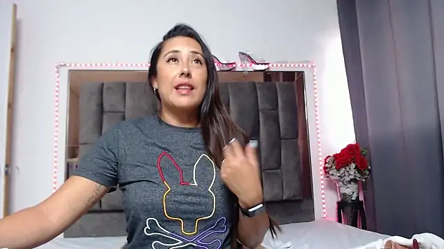 Snapshot of Salmma_Milf chatting on 05-04-26, 11:57 Salmma Milf online show from 05-04-26, 11:57