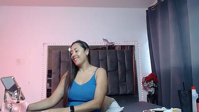 Snapshot of Salmma_Milf chatting on 04-25-26, 11:46 Salmma Milf online show from 04-25-26, 11:46