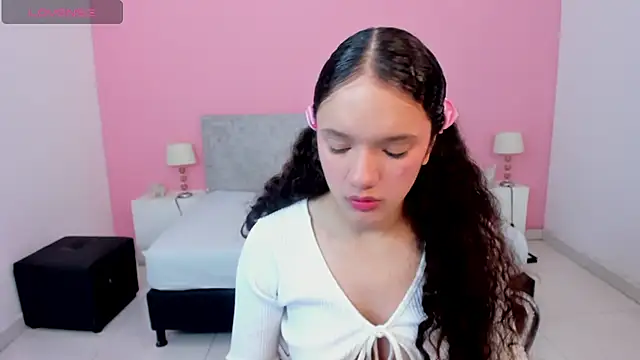 Snapshot of ZairaGlow chatting on 10-23-25, 12:15 ZairaGlow online show from 10-23-25, 12:15