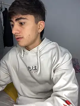 Snapshot of Myke_hotxxx chatting on 11-17-25, 03:32 Myke hotxxx online show from 11-17-25, 03:32