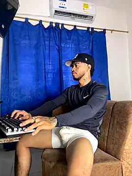 Kylian Alessandro online show from 10-31-25, 12:02