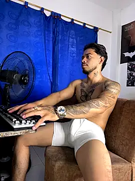 Snapshot of Kylian_Alessandro chatting on 10-16-25, 04:37 Kylian Alessandro online show from 10-16-25, 04:37