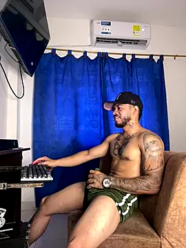 Kylian Alessandro online show from 11-23-25, 04:06