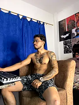 Snapshot of Kylian_Alessandro chatting on 10-20-25, 06:15 Kylian Alessandro online show from 10-20-25, 06:15