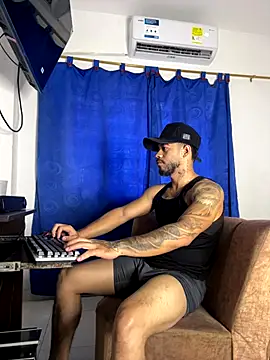 Kylian Alessandro online show from 12-17-25, 05:07