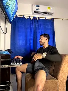 Kylian Alessandro online show from 12-04-25, 03:11