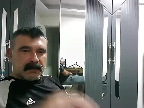 Snapshot of meroglu45 chatting on 10-23-25, 07:01 meroglu45 online show from 10-23-25, 07:01